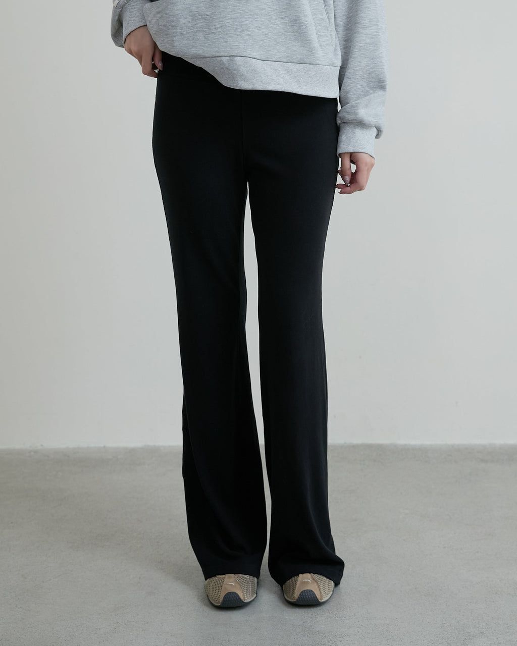 ’ sts ‘  發熱直筒修身褲