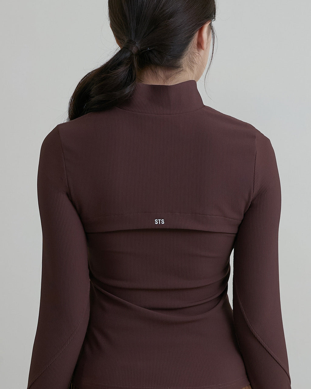’ sts ‘  半拉鍊坑條長袖Bra Top
