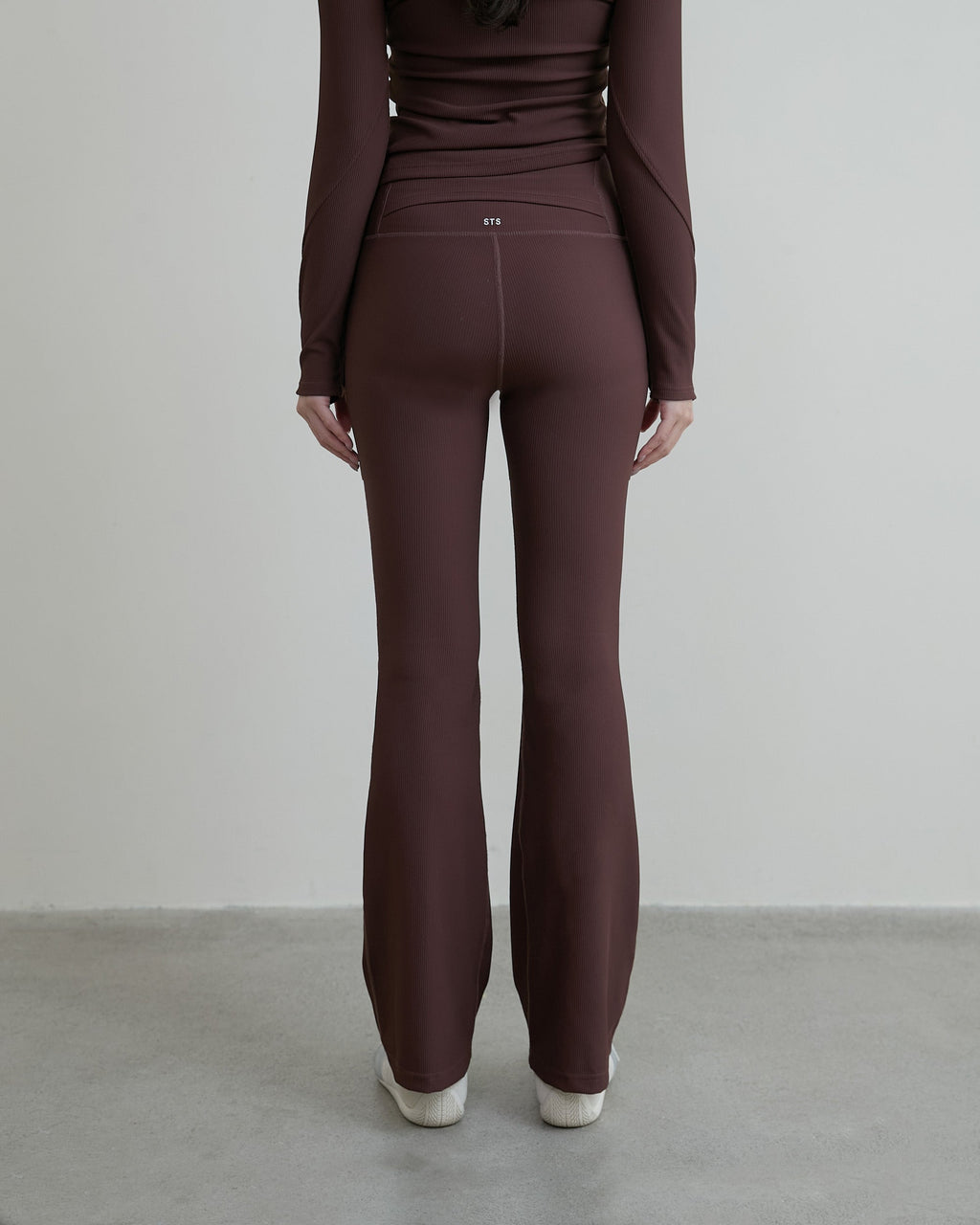 ’ sts ‘  修身坑條微喇叭褲