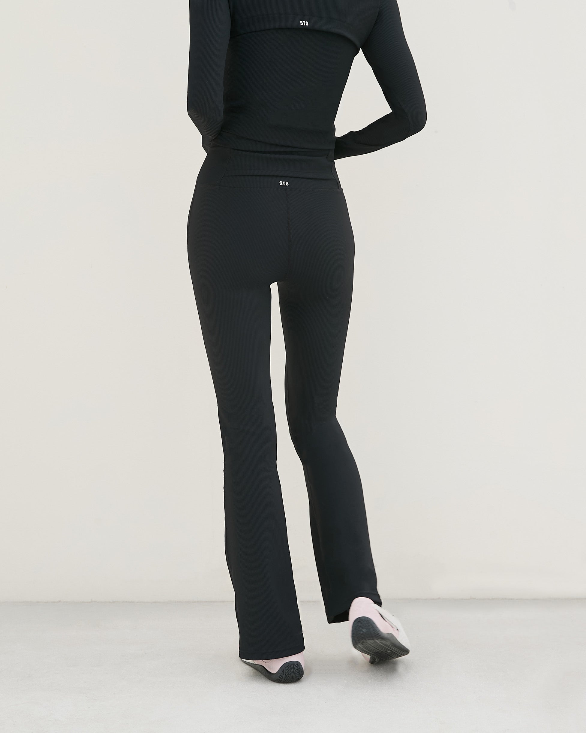 ’ sts ‘  修身坑條微喇叭褲