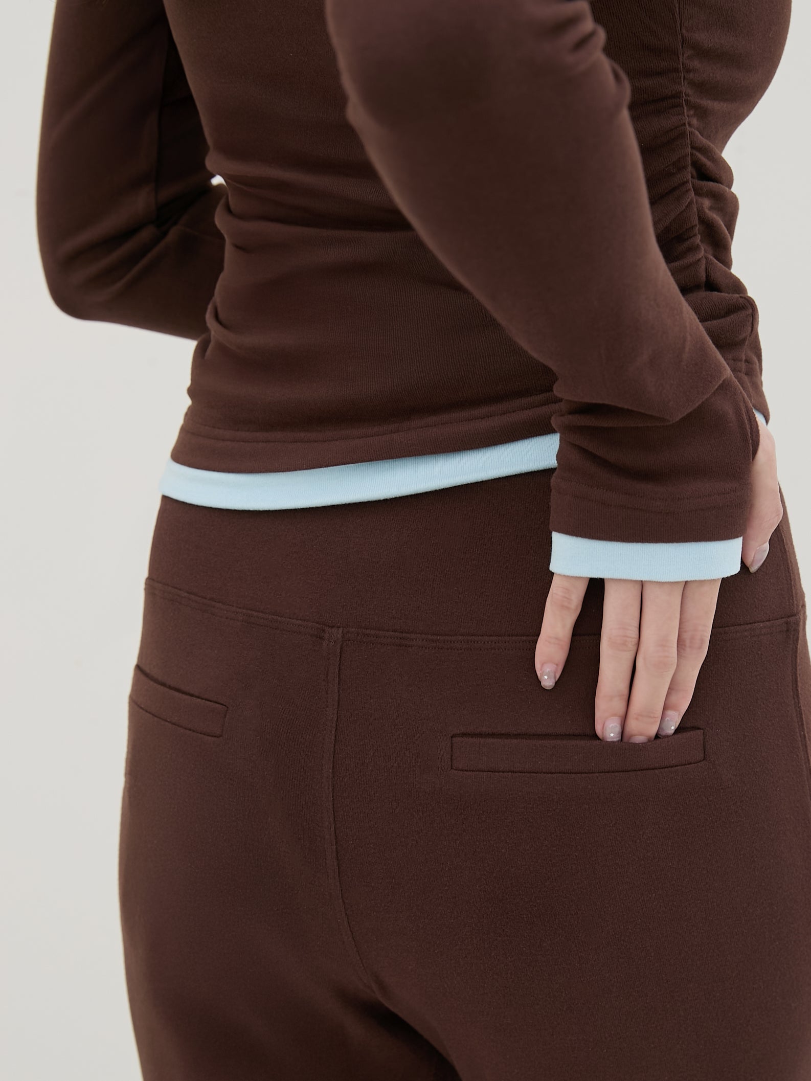 ’ sts ‘  發熱直筒修身褲