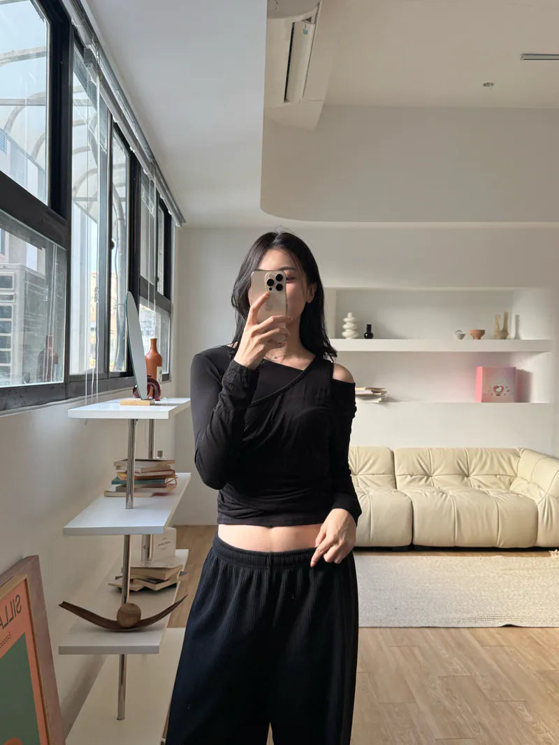 女神感單肩抓皺上衣 - 黑