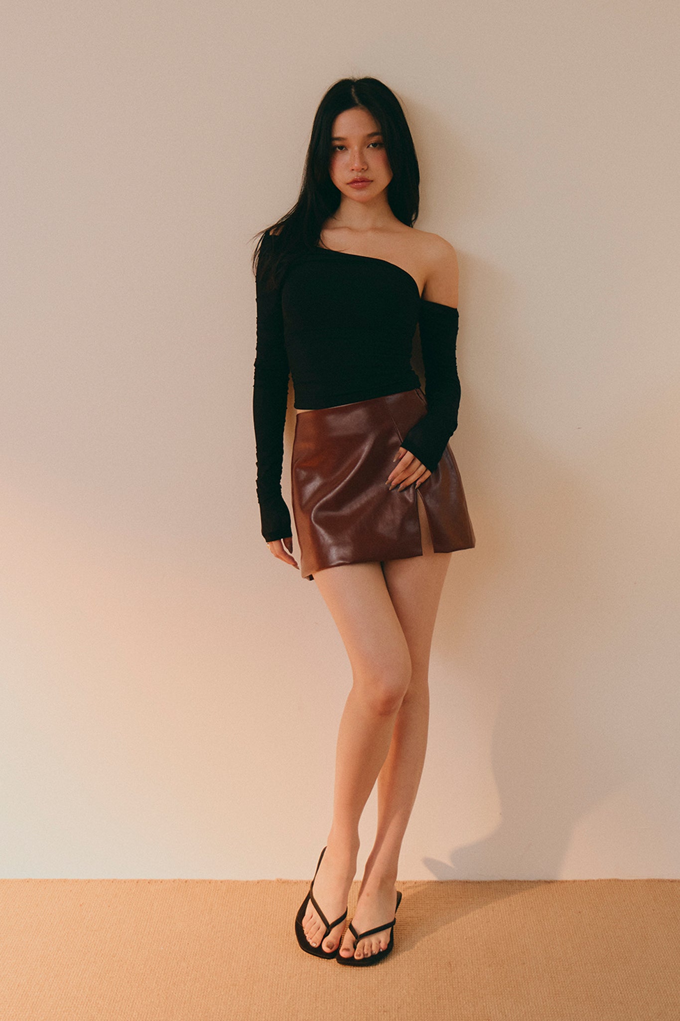 Number One Girl Skirt 超時髦開衩皮短裙 -紅