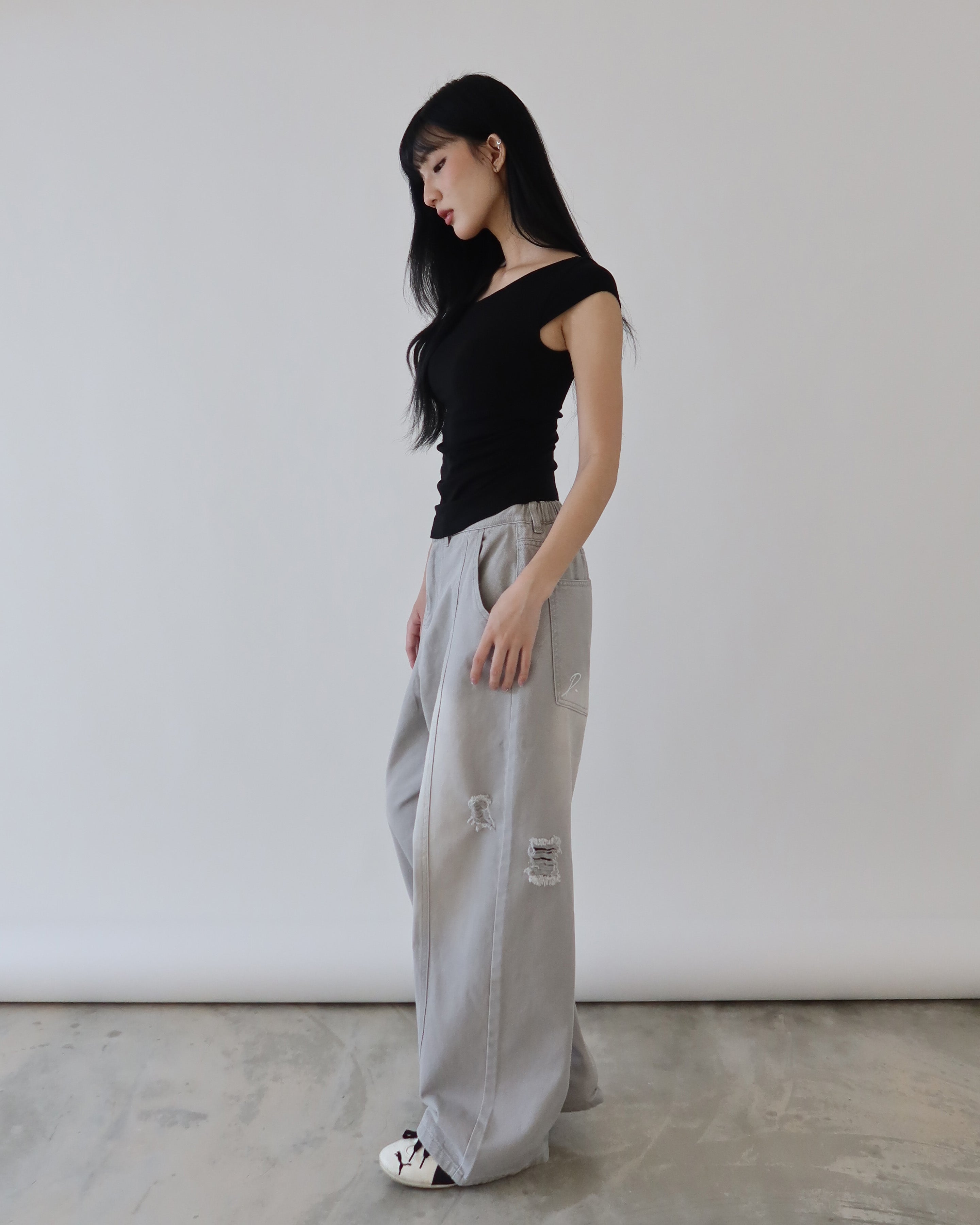 D.Second Skin濾鏡斜肩Bra T -黑