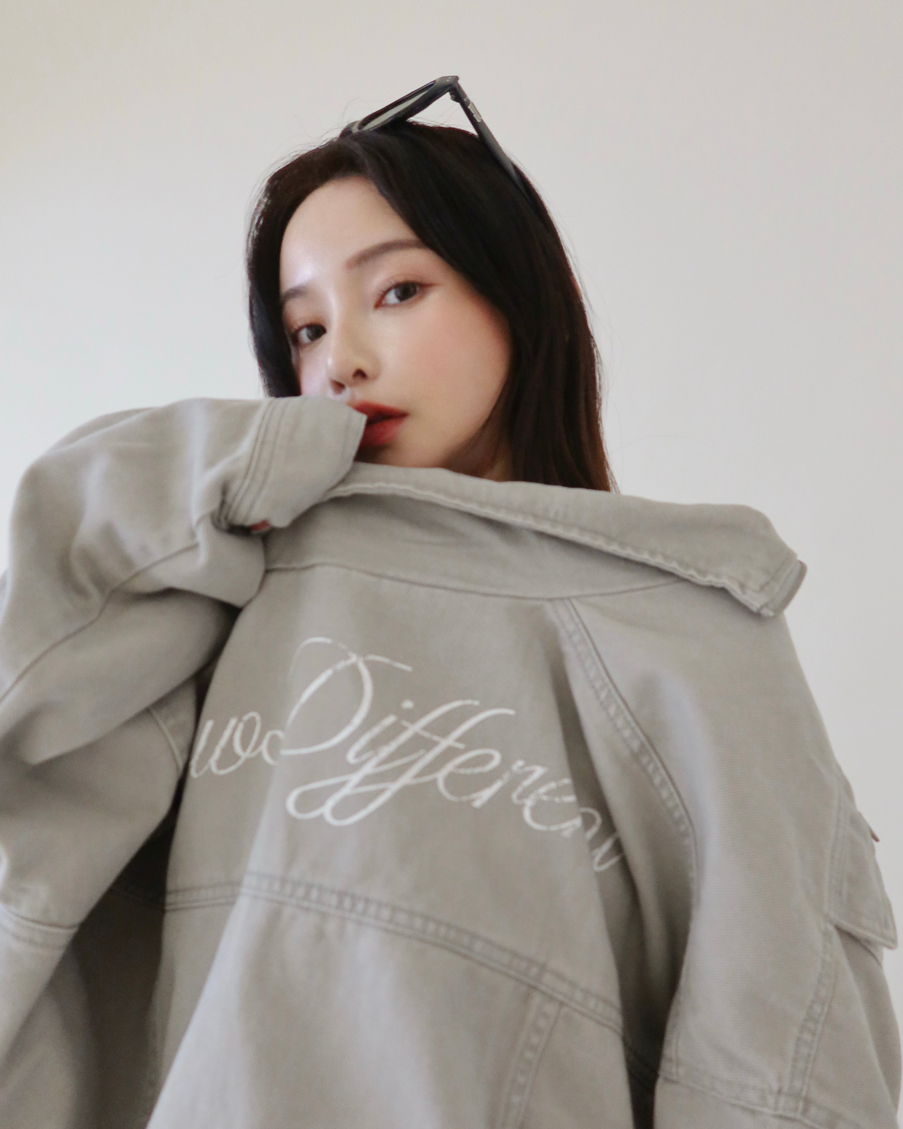 Glow Different 洗舊牛仔外套