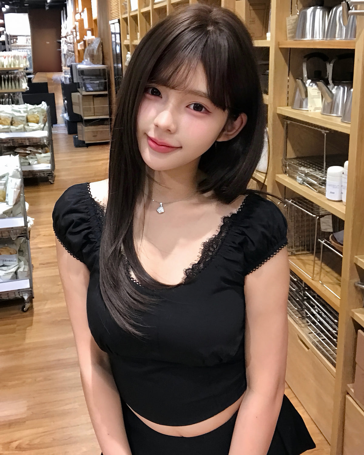 Yueh - 蕾絲美胸兩穿上衣 #黑