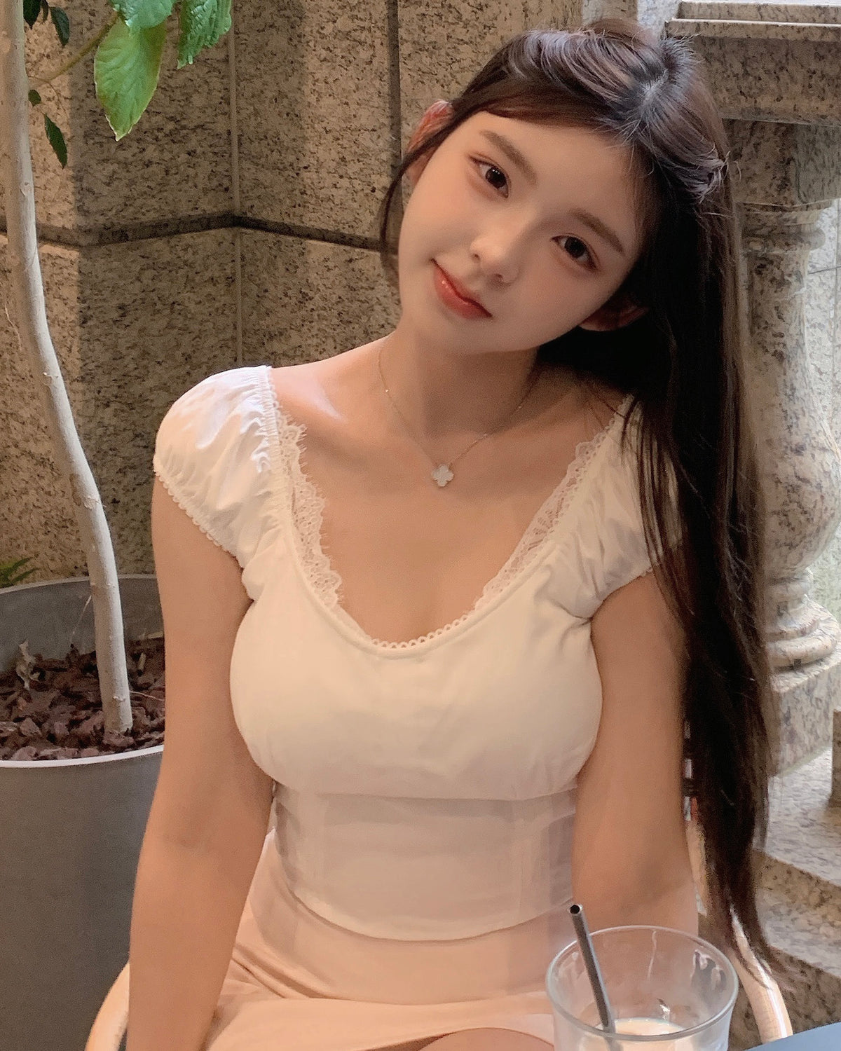 Yueh - 蕾絲美胸兩穿上衣 #白