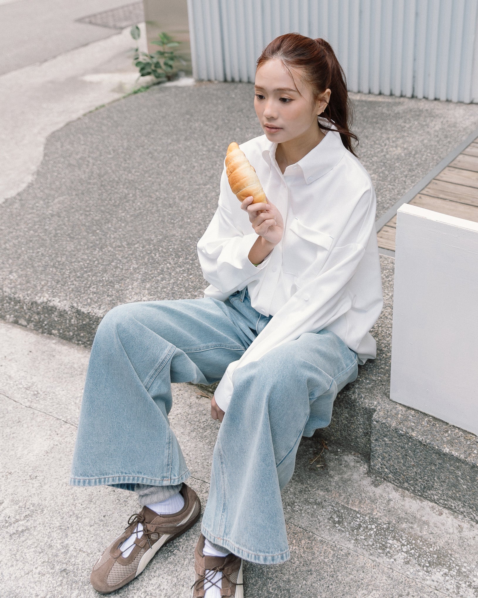 ' sts ' 品牌標寬直筒牛仔長褲