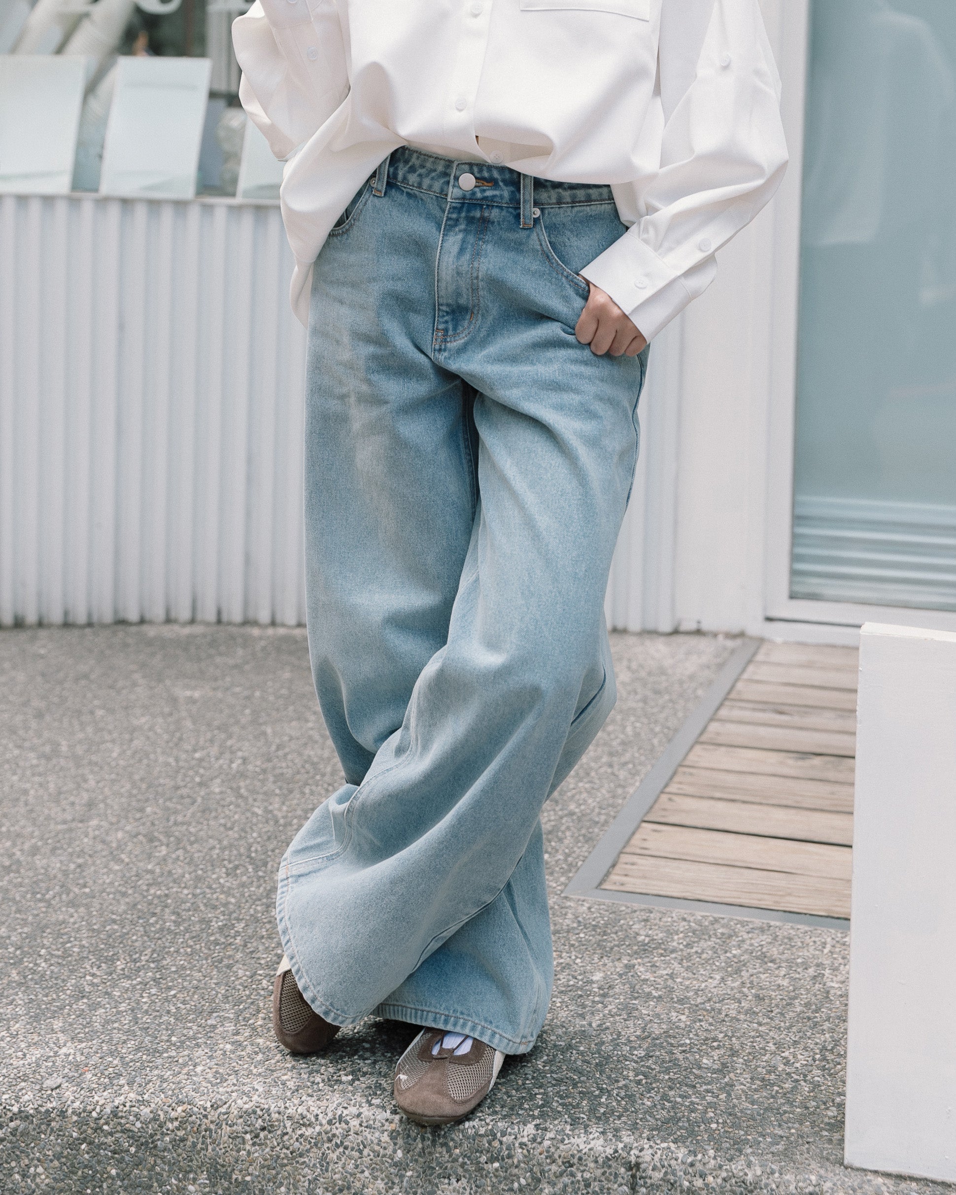 ' sts ' 品牌標寬直筒牛仔長褲