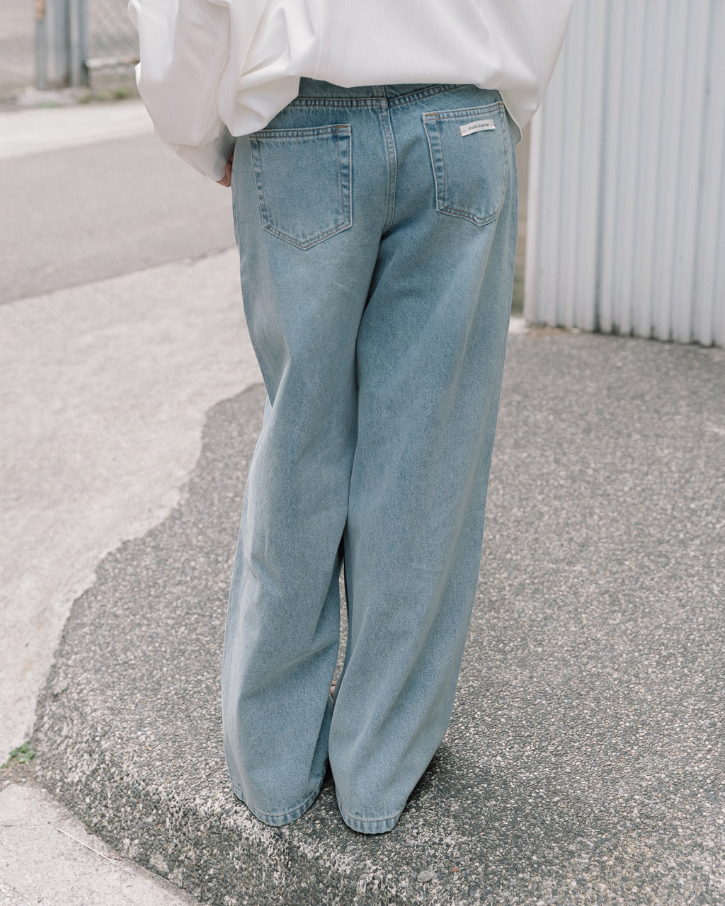 ' sts ' 品牌標寬直筒牛仔長褲