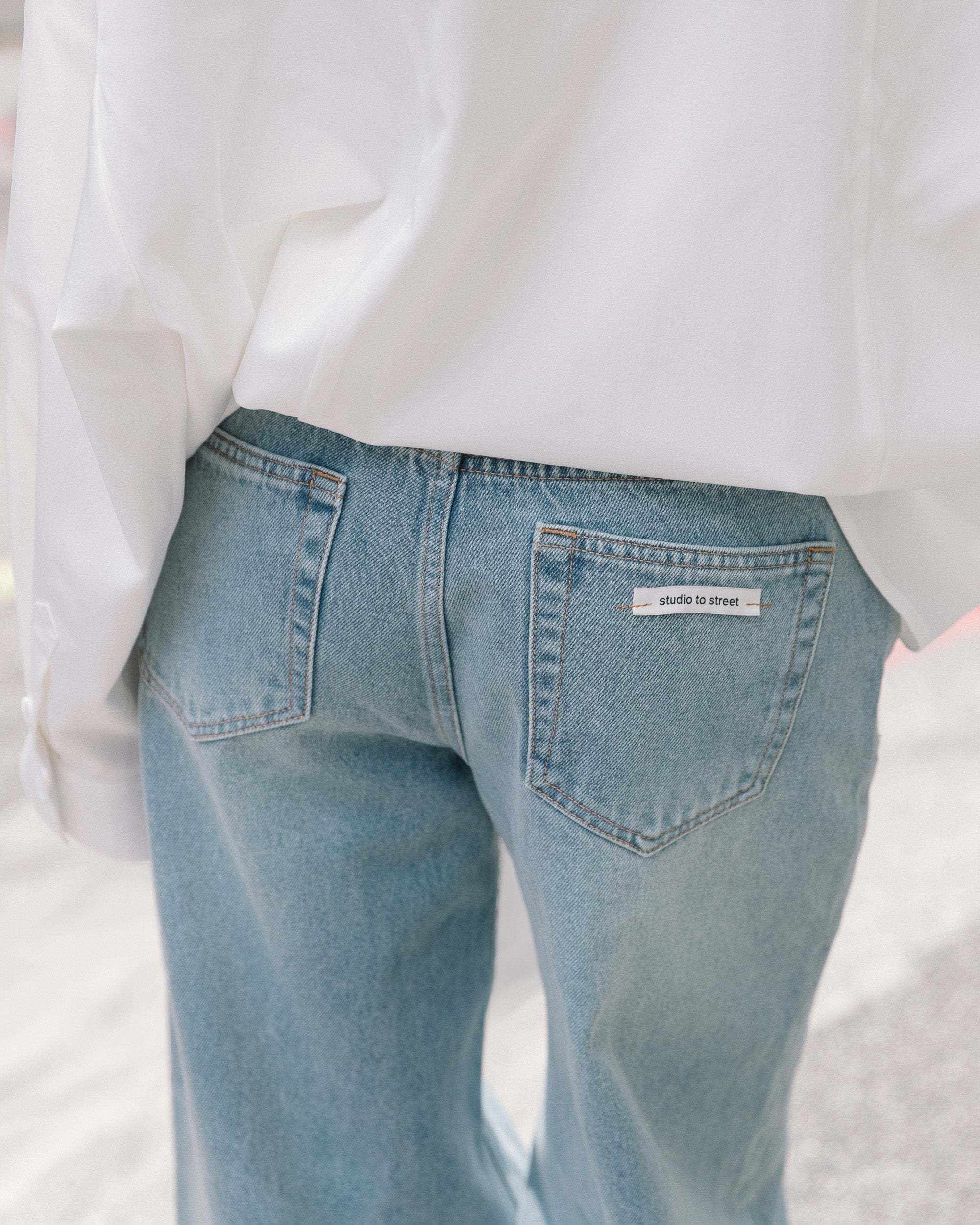 ' sts ' 品牌標寬直筒牛仔長褲