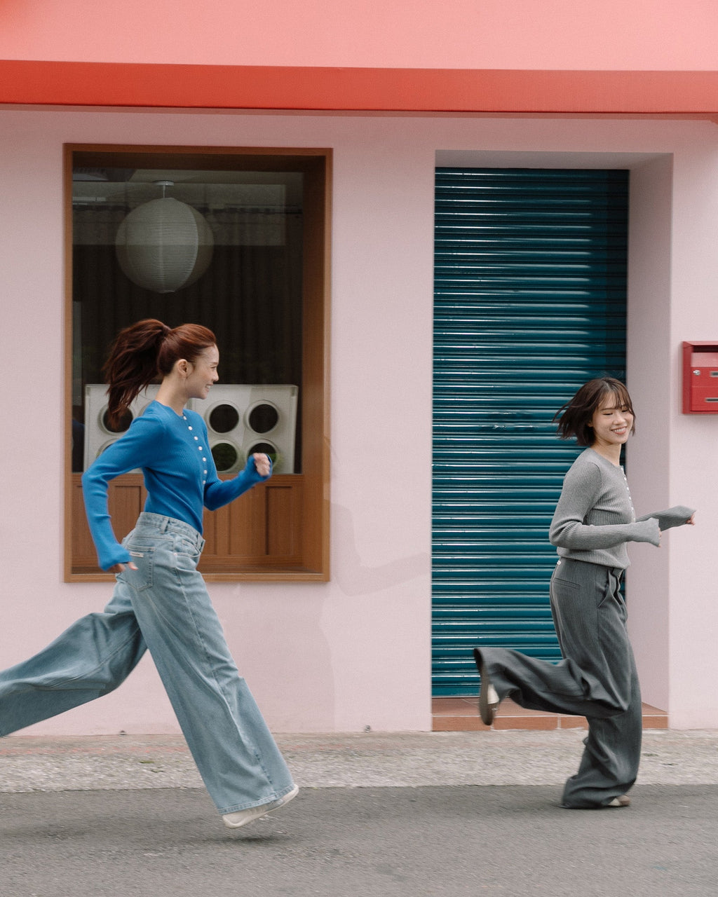 ' sts ' 坑條圓領針織長袖上衣