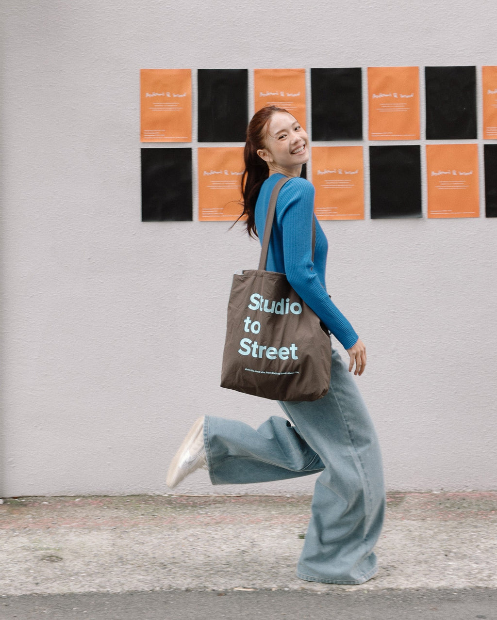 ' sts ' 品牌標寬直筒牛仔長褲