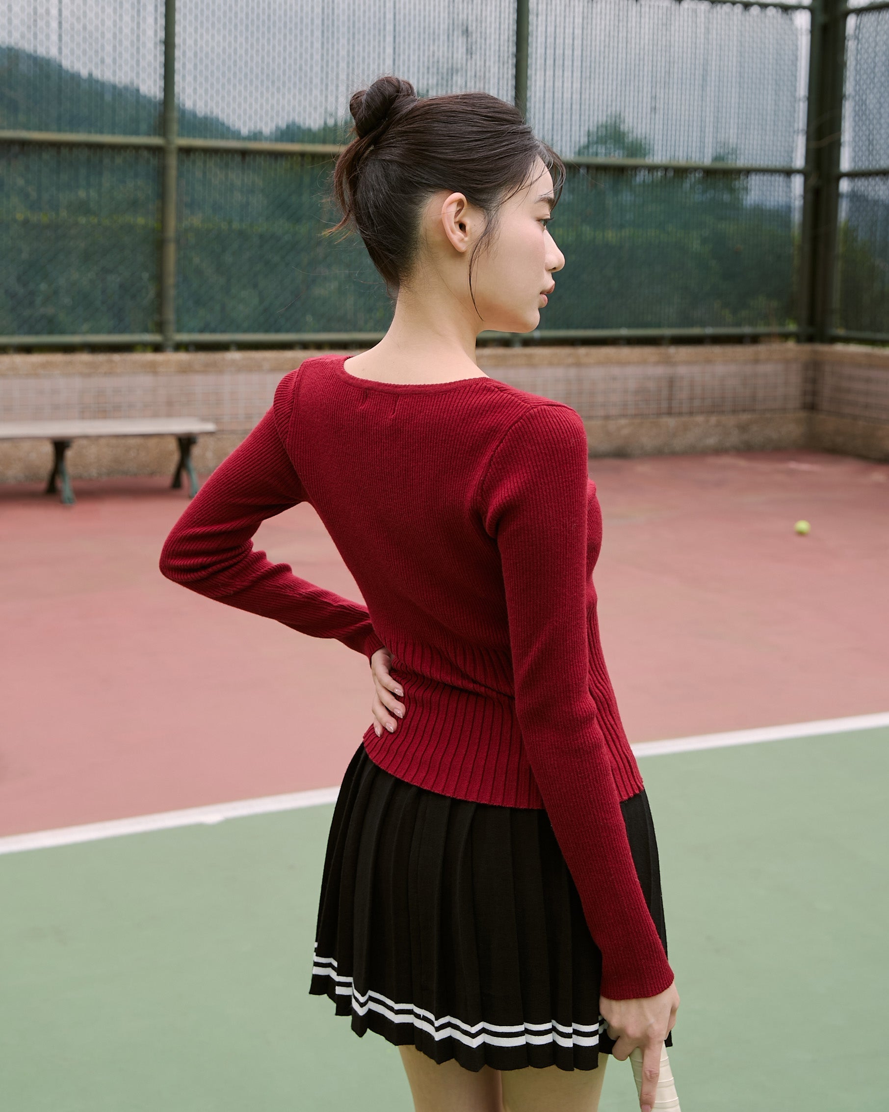 ' sts '  V領針織長袖上衣