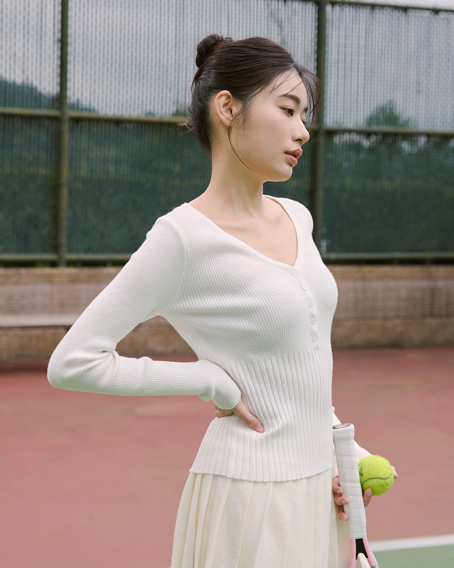 ' sts '  V領針織長袖上衣