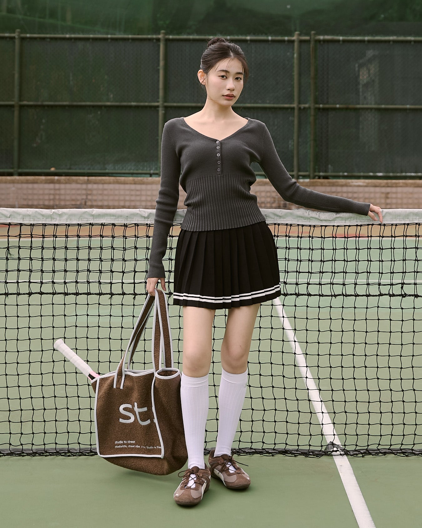 ' sts '  品牌撞色毛圈側背包