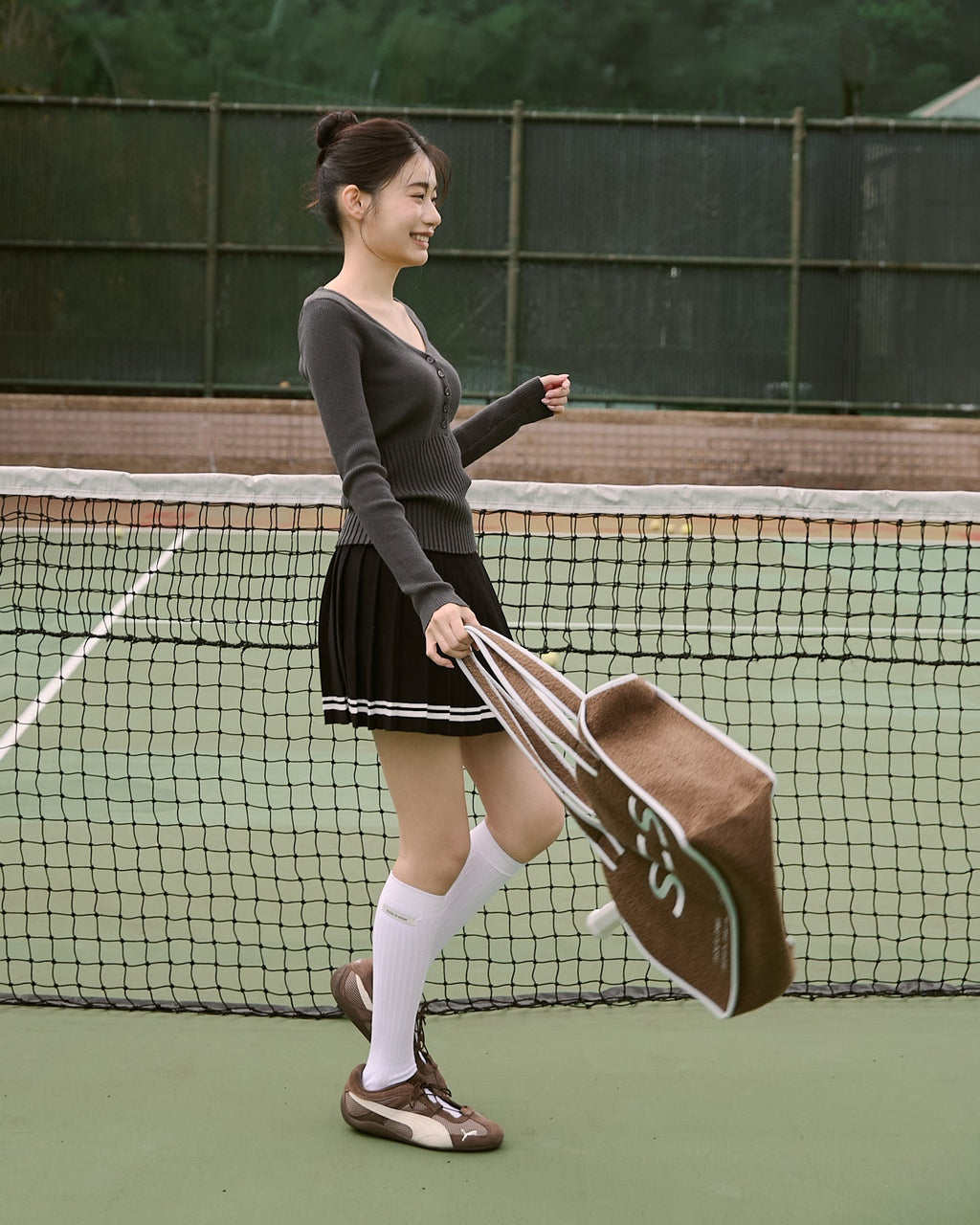 ' sts '  品牌撞色毛圈側背包