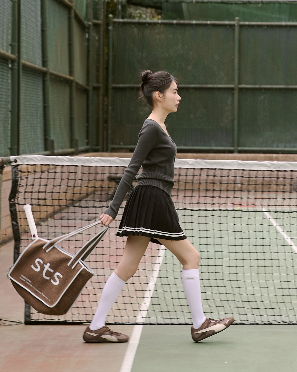 ' sts '  品牌撞色毛圈側背包