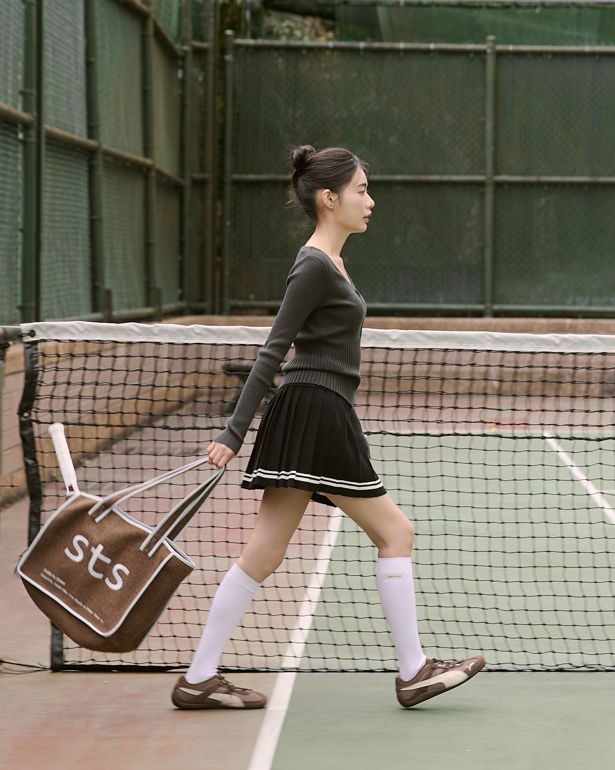 ' sts '  品牌撞色毛圈側背包