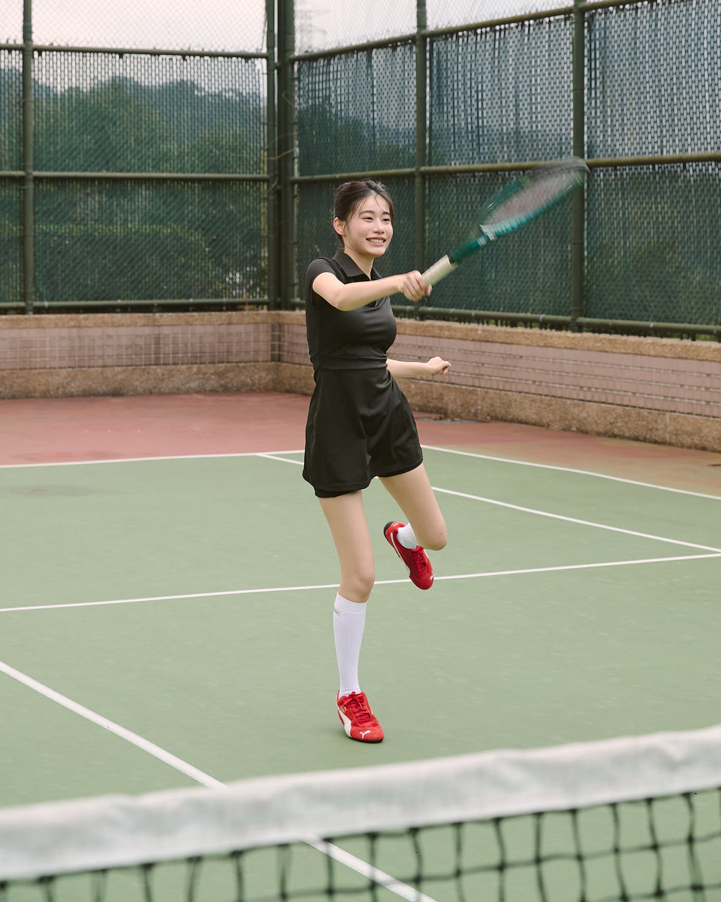 ' sts '  V領領片修身洋裝(附網球褲)