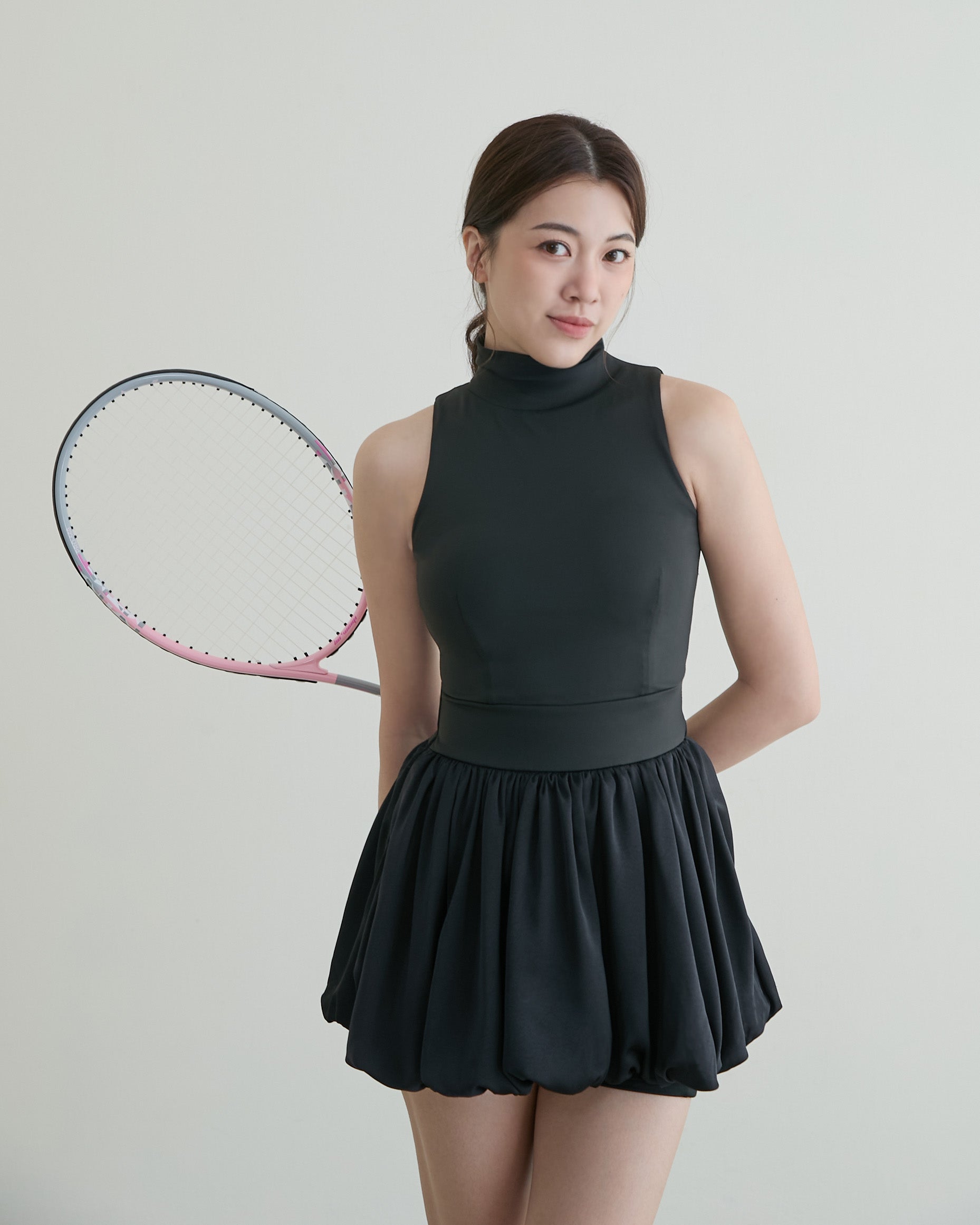 ' sts ' 後挖洞花苞洋裝(附網球褲)