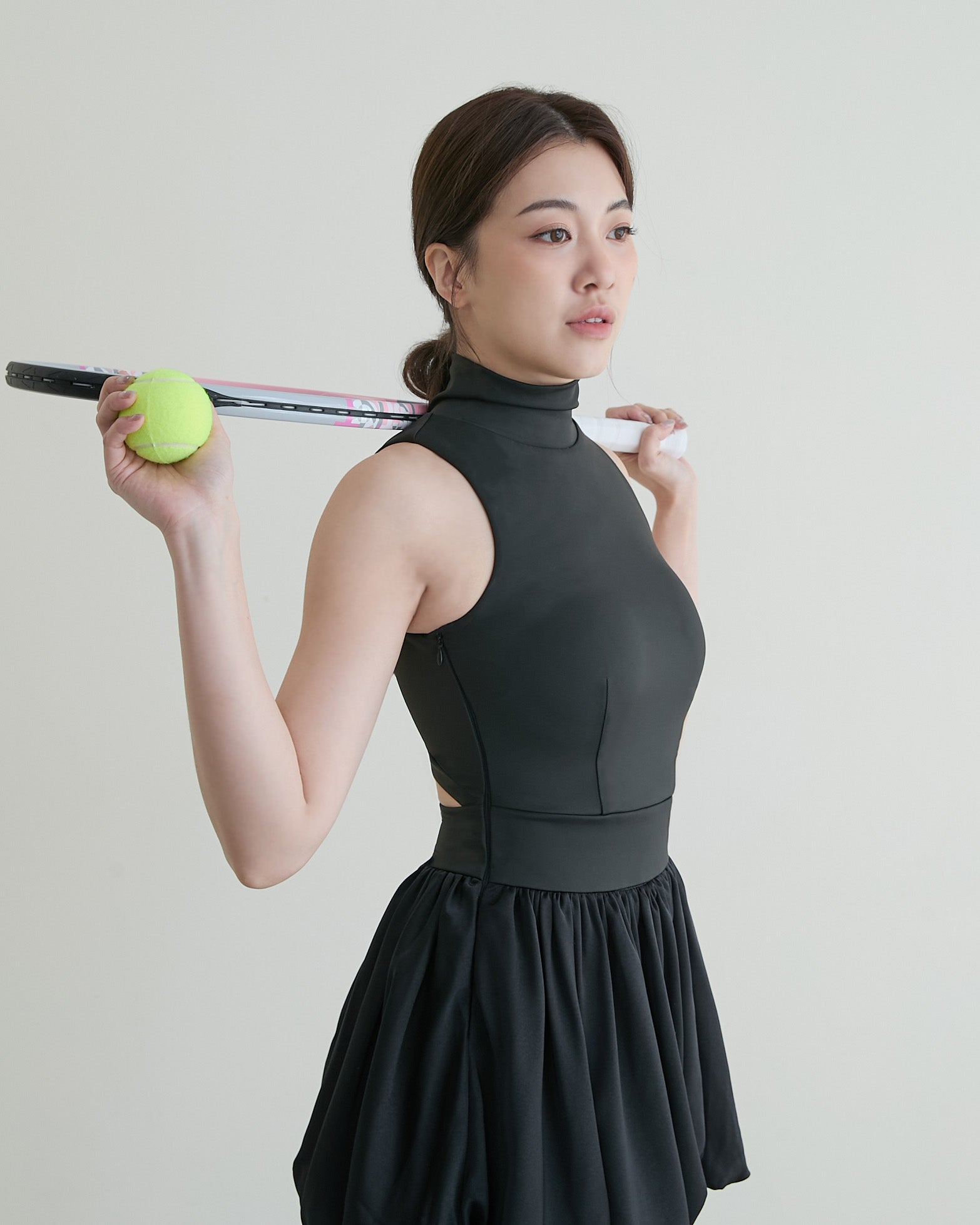 ' sts ' 後挖洞花苞洋裝(附網球褲)