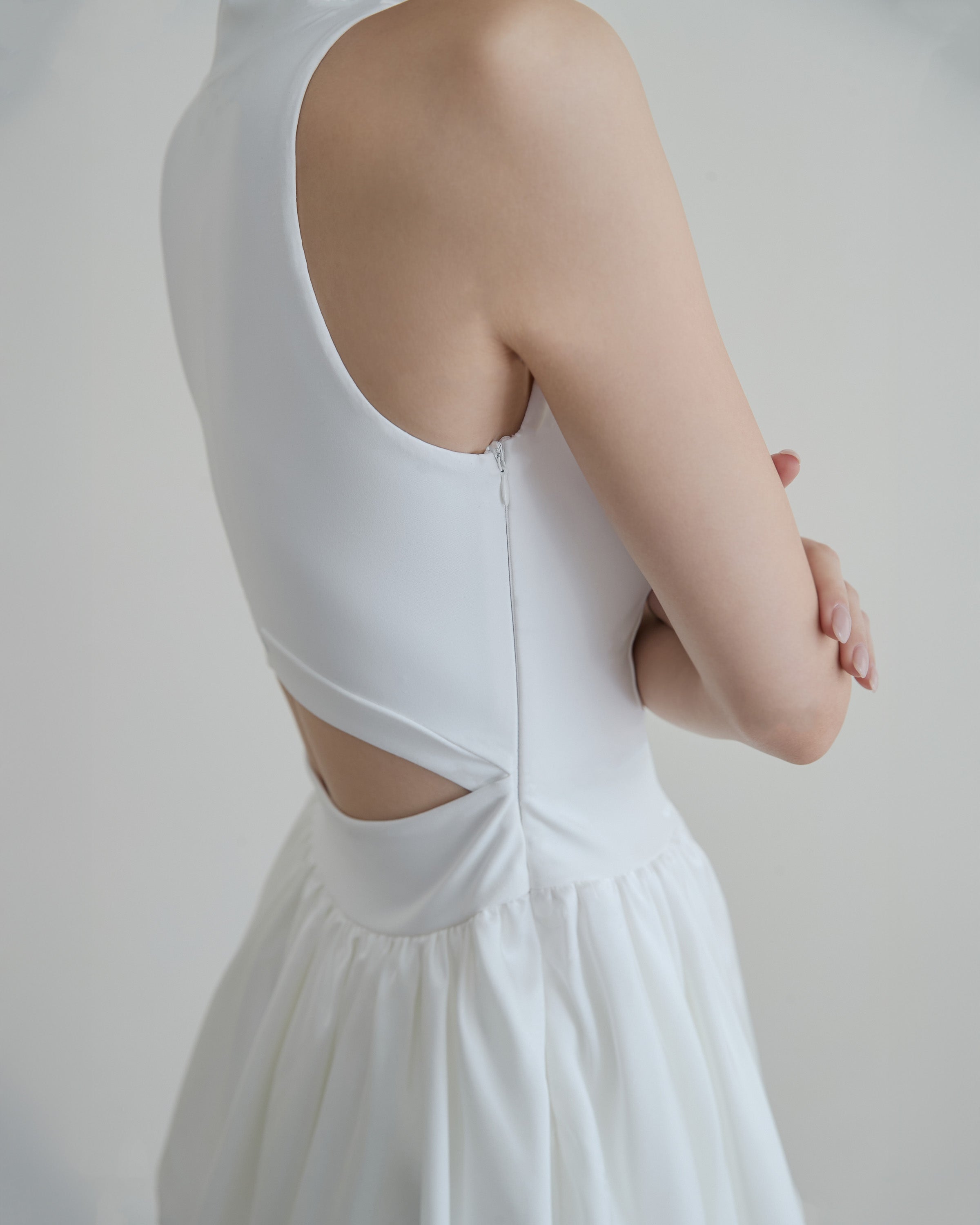 ' sts ' 後挖洞花苞洋裝(附網球褲)