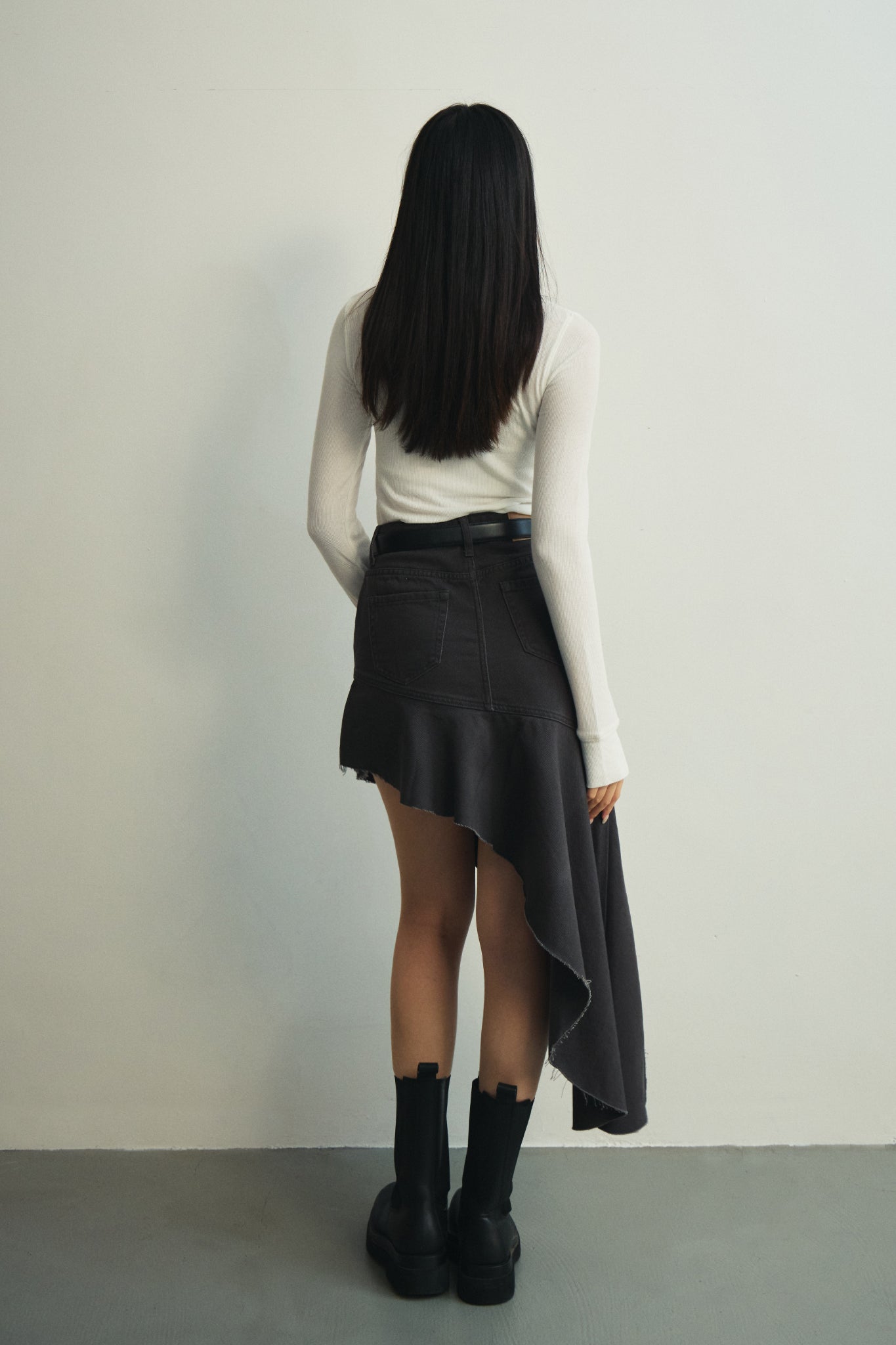 Off-Duty Denim Skirt 高腰斜襬牛仔裙