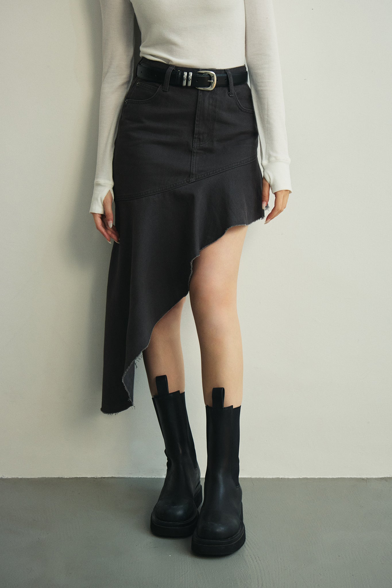 Off-Duty Denim Skirt 高腰斜襬牛仔裙