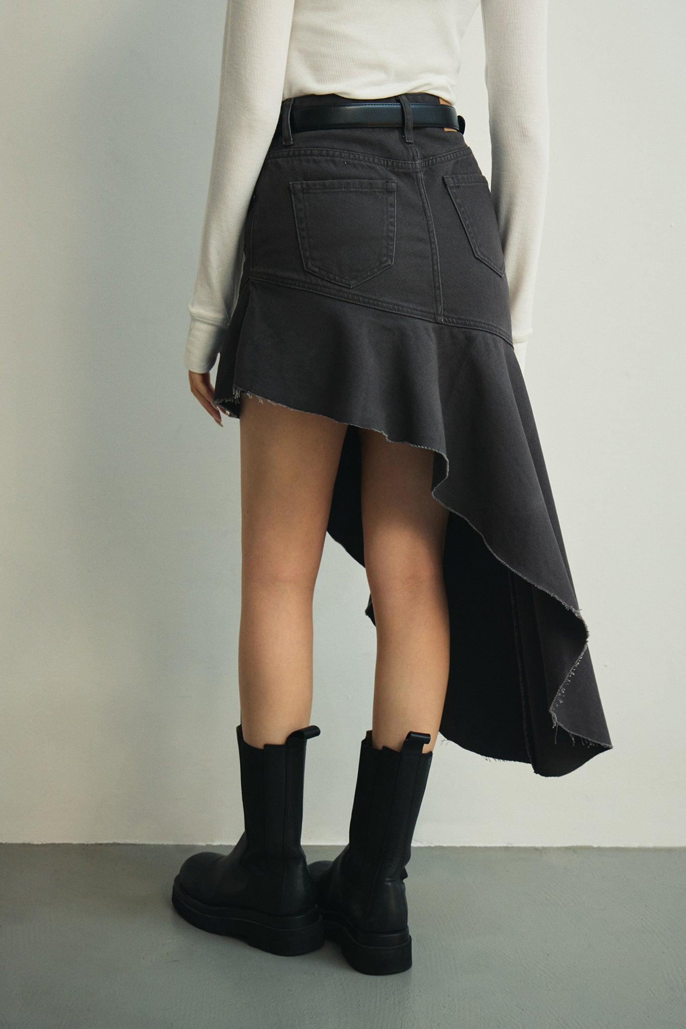 Off-Duty Denim Skirt 高腰斜襬牛仔裙