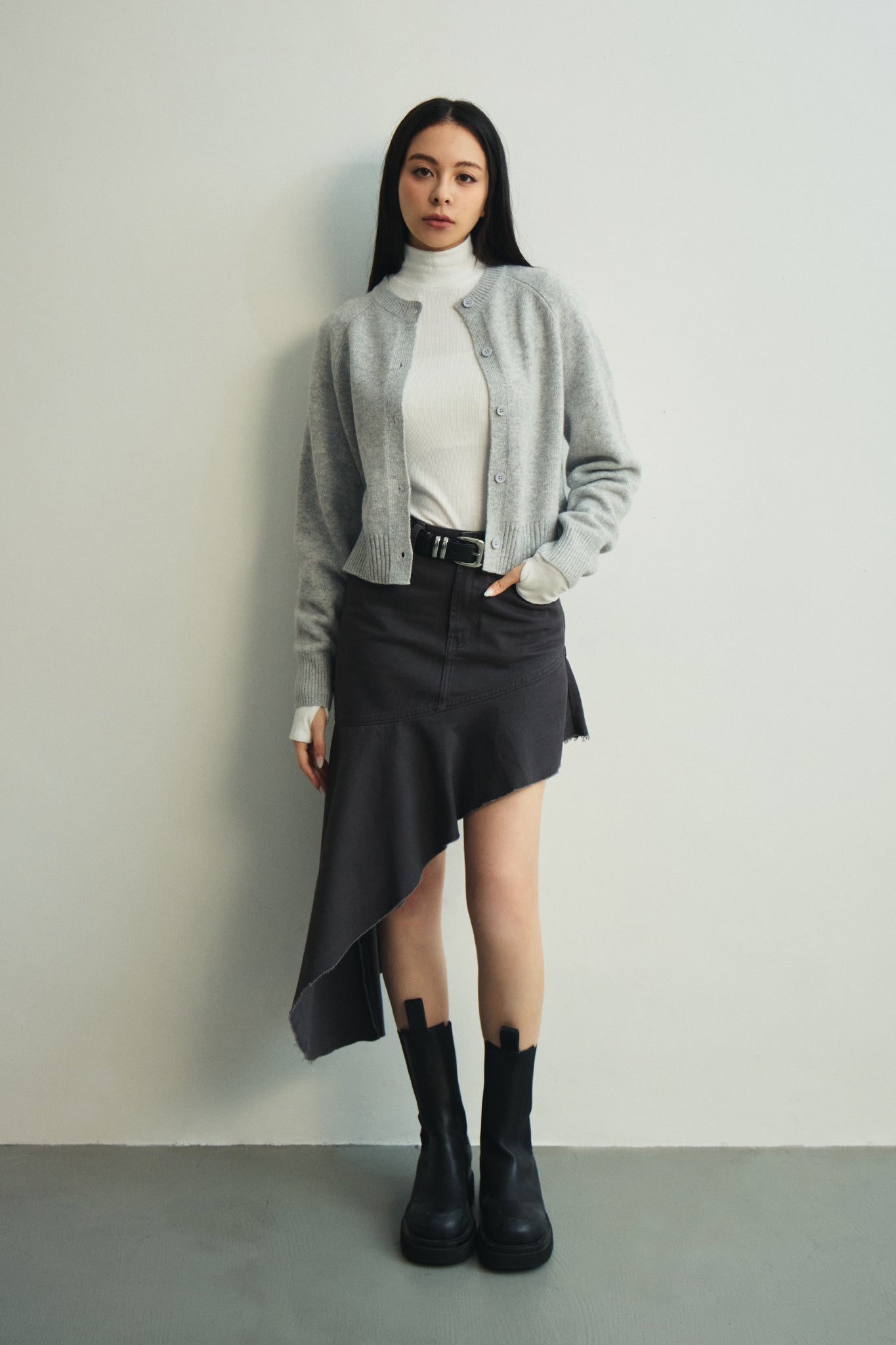 Off-Duty Denim Skirt 高腰斜襬牛仔裙