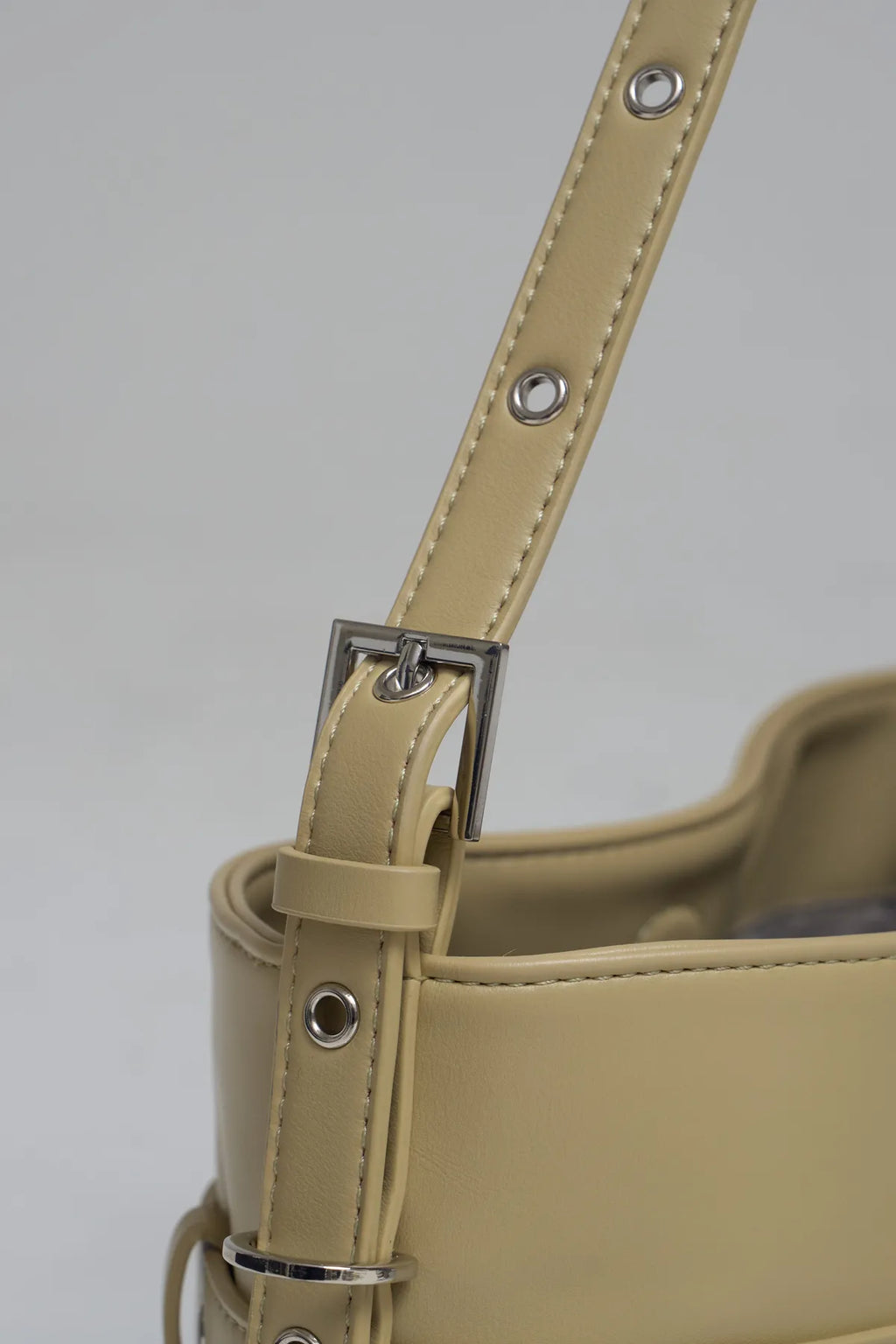 「BOGAMADE」芮娜方肩包 - 開心果奶霜