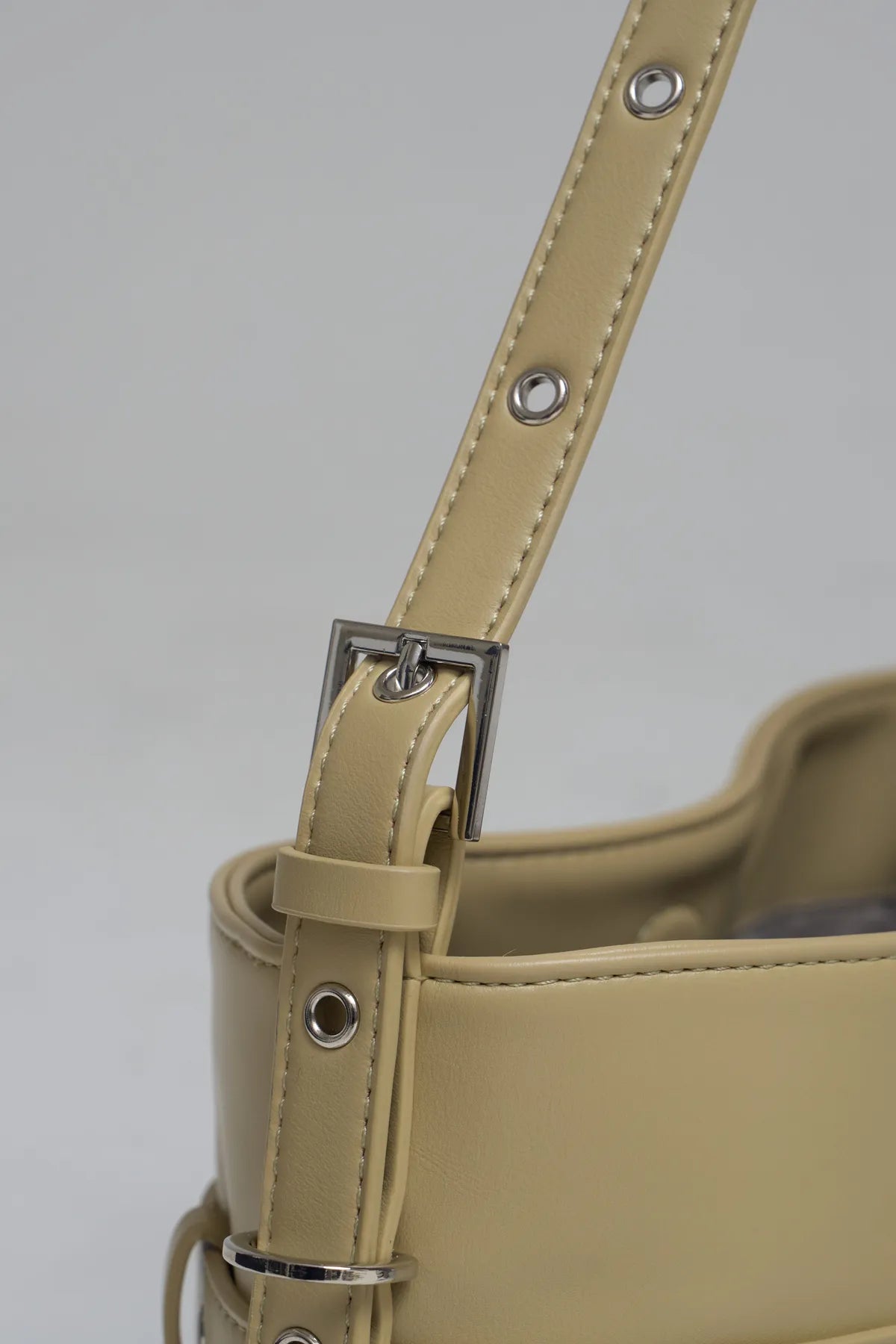 「BOGAMADE」芮娜方肩包 - 開心果奶霜