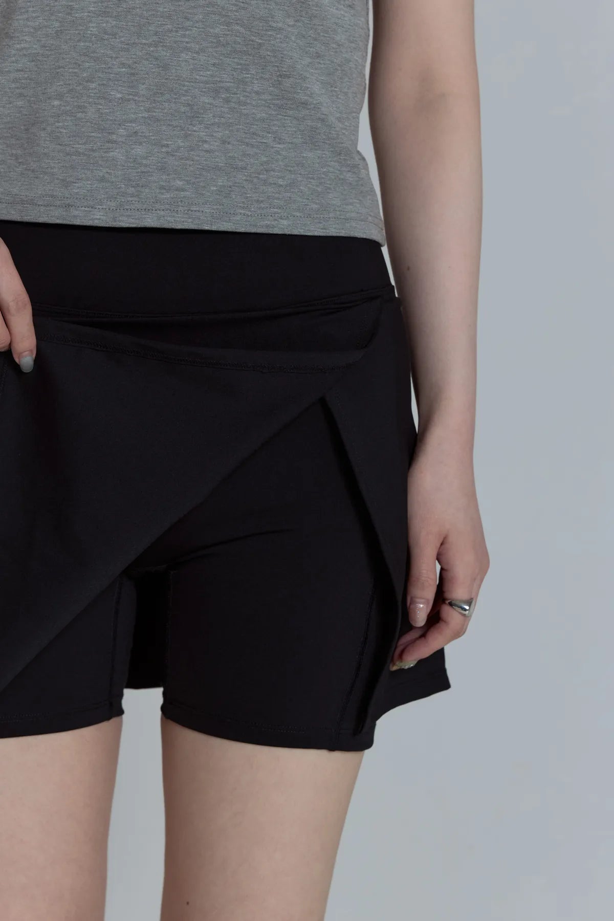 「BOGAMADE」sporty chic彈性褲裙 - 黑