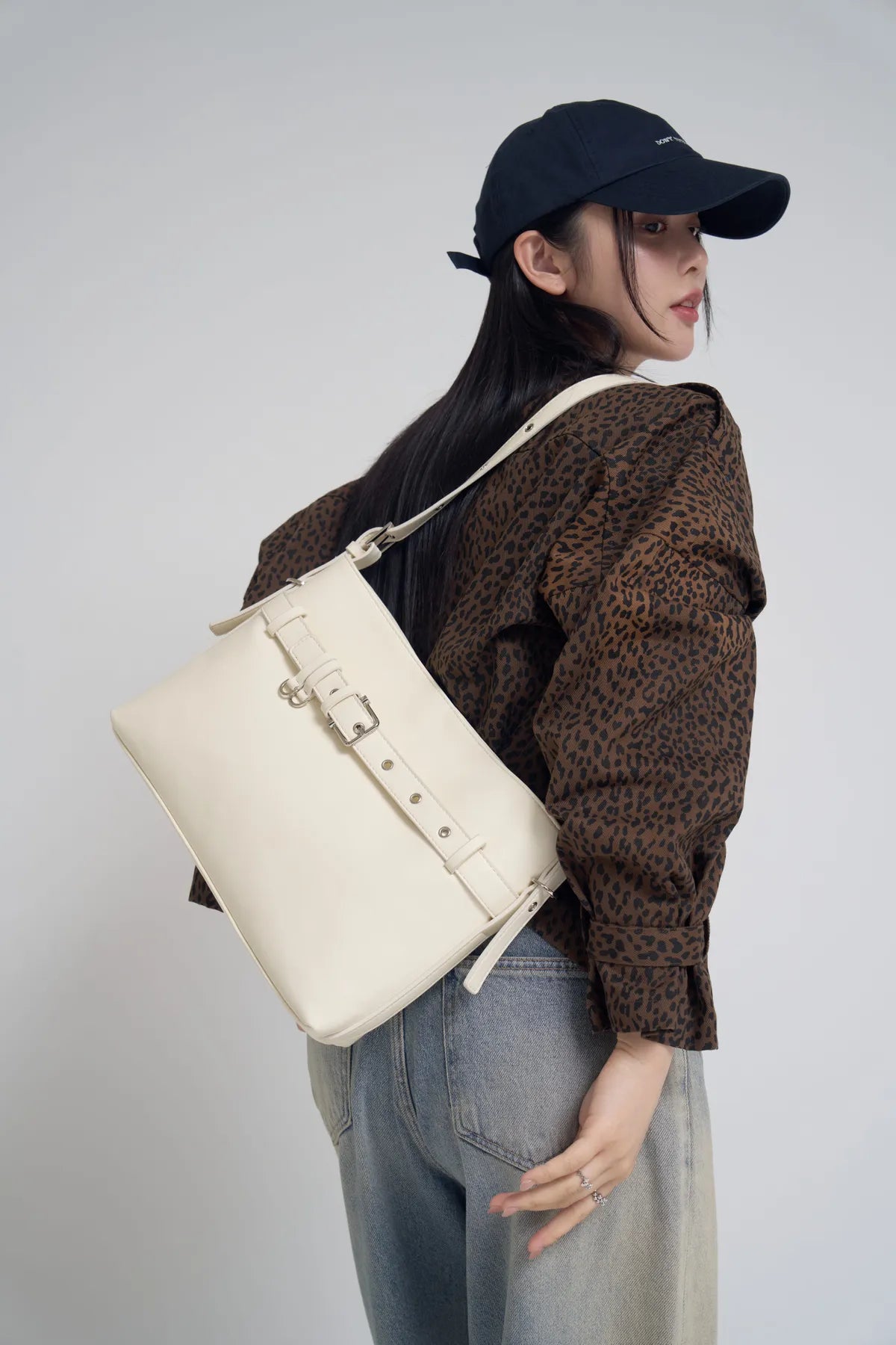 「BOGAMADE」芮娜方肩包 - 米白